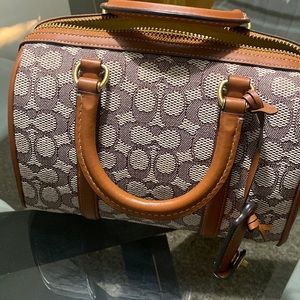 Ruby Satchel 25 In Signature Textile Jacquard
STYLE ID: C8529